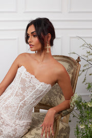 The Capulet Dress in White Chantilly Lace