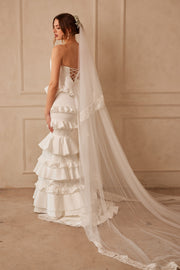 The Milano Set in White Crinkle Brocade